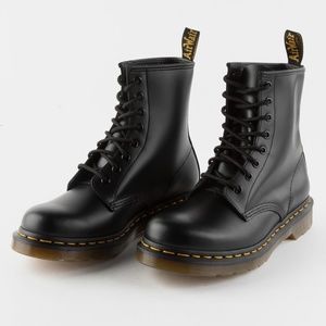 DR. MARTENS 1460 Womens Boots